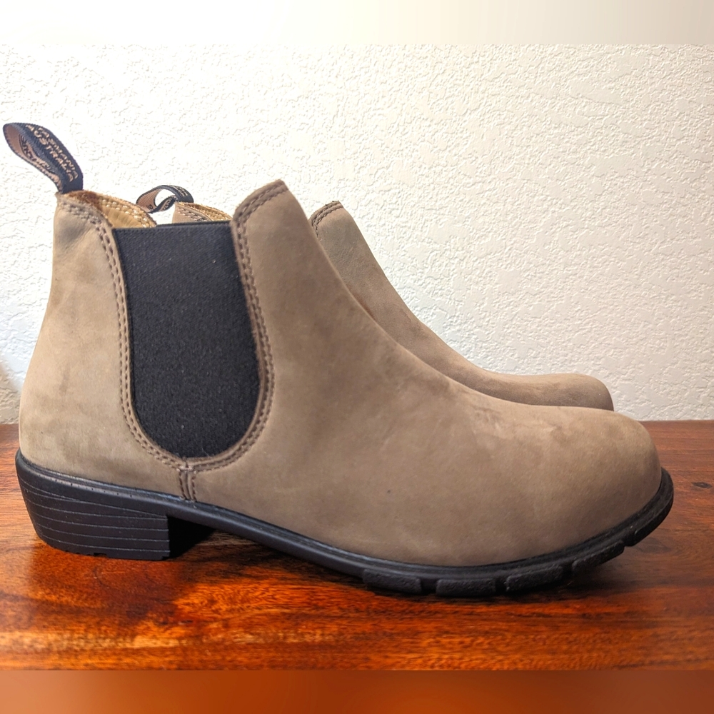 COPY - Blundstone Chelsea Ankle Boots Stone Nubuck 1974 women's 9